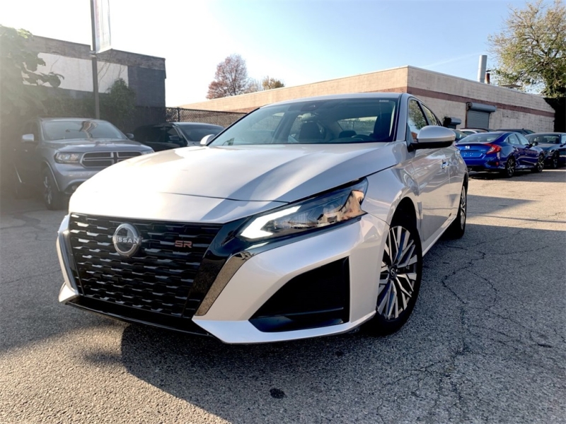 Used 2023 Nissan Altima 2.5 SV for sale in Philadelphia PA