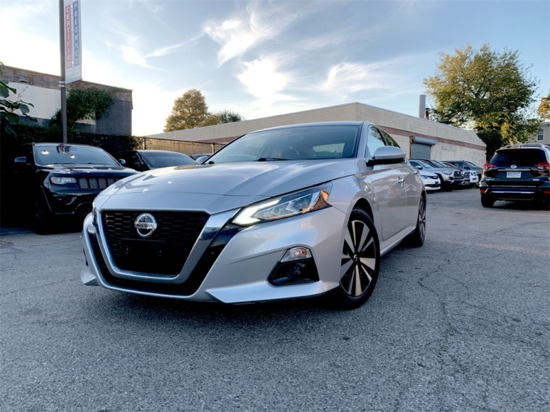 Used 2020 Nissan Altima 2.5 SV for sale in Philadelphia PA