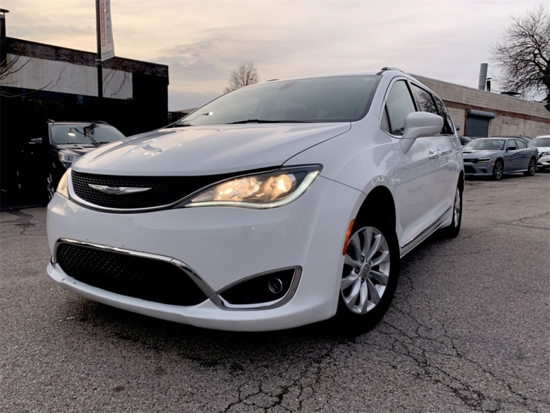 Used 2019 Chrysler Pacifica Touring L for sale in Philadelphia PA