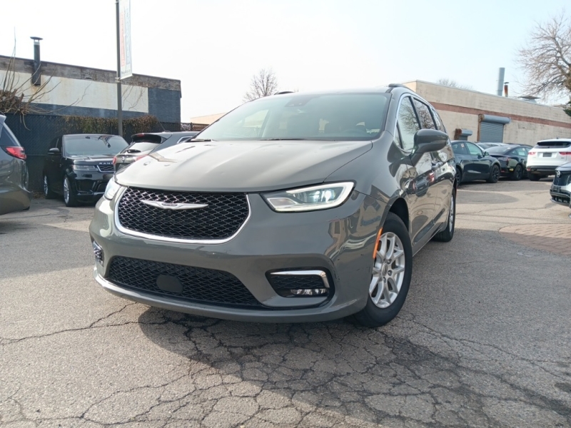 Used 2022 Chrysler Pacifica Touring L for sale in Philadelphia PA