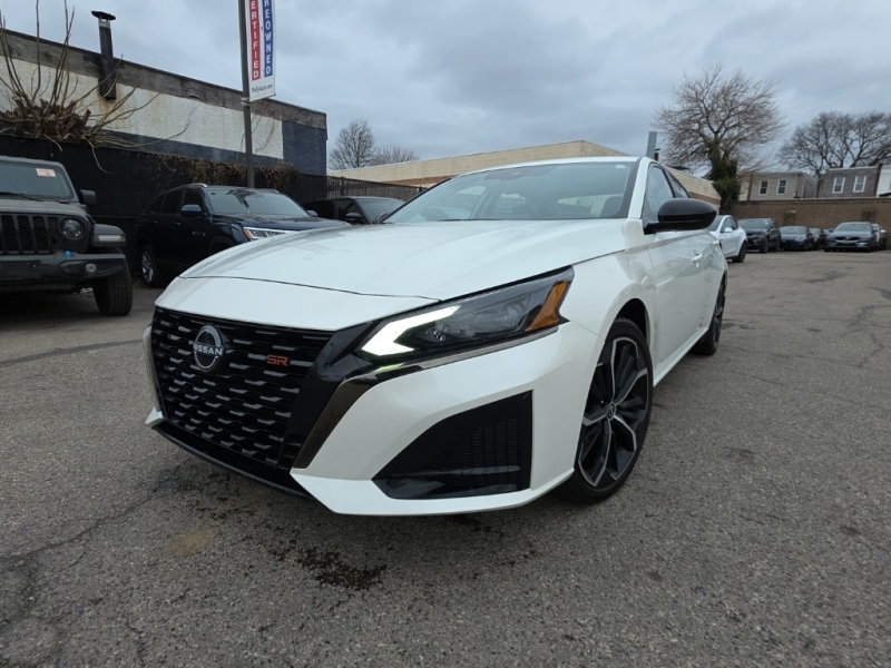 Used 2023 Nissan Altima 2.5 SR for sale in Philadelphia PA